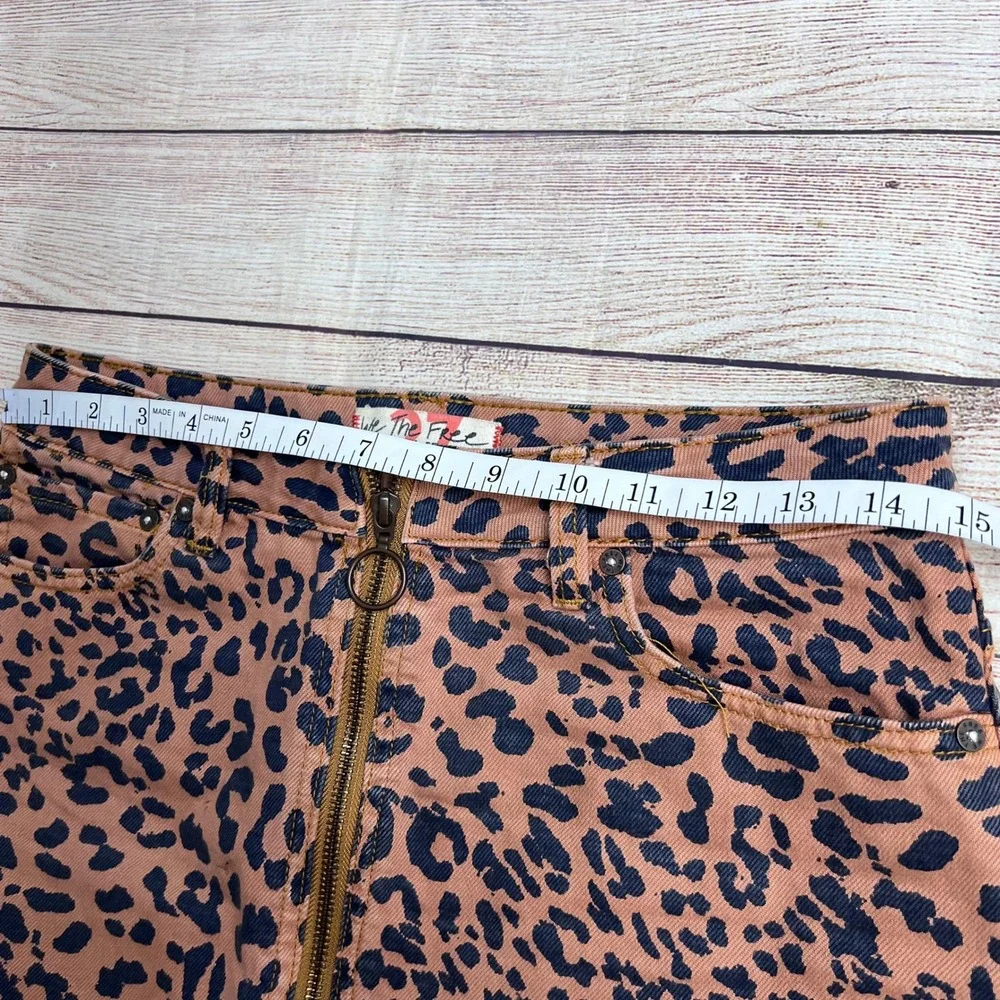 We The Free Leopard Print Denim Mini Skirt Front Zip‎ Raw Hem Tan Black Size 27